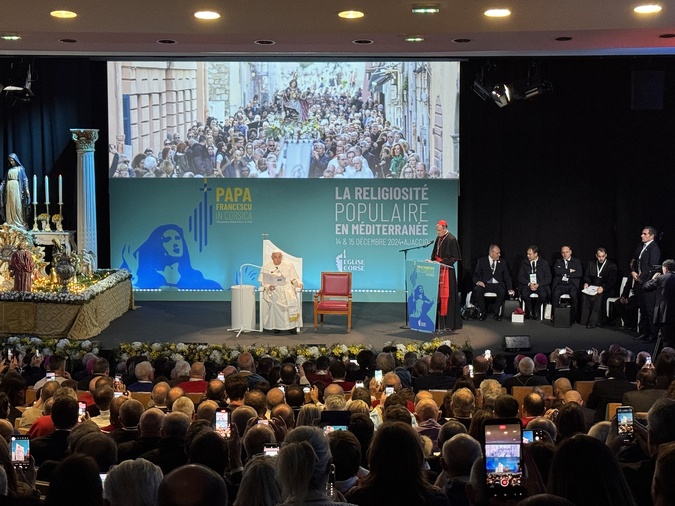 EN DIRECT : vivez la visite historique du Pape François en Corse