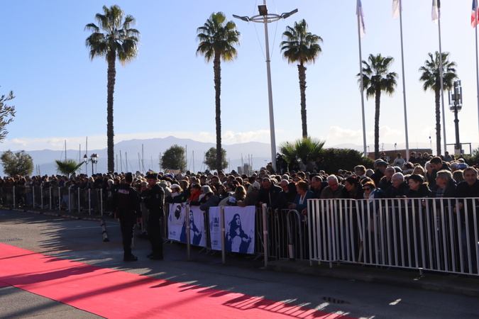 EN DIRECT : vivez la visite historique du Pape François en Corse