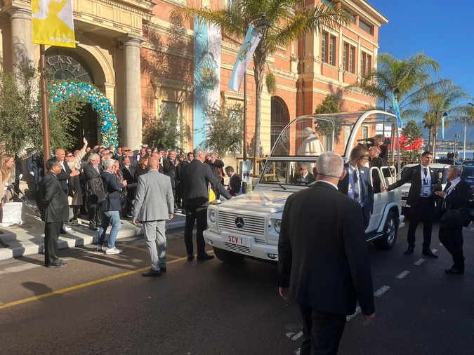 EN DIRECT : vivez la visite historique du Pape François en Corse