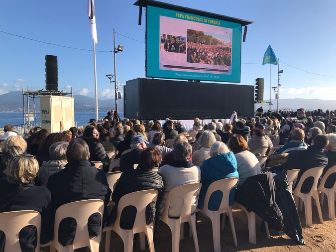 EN DIRECT : vivez la visite historique du Pape François en Corse