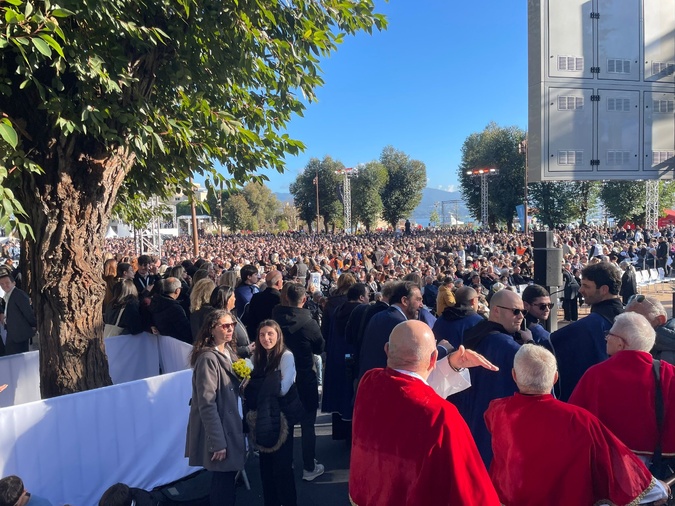 Au Casone et place Miot, près de 20 000 fidèles rassemblés pour accueillir le Pape François