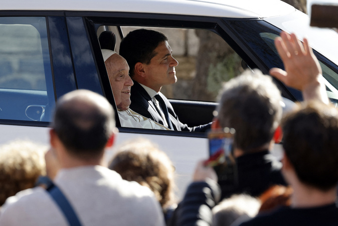 EN DIRECT : vivez avec CNI la visite historique du Pape François en Corse