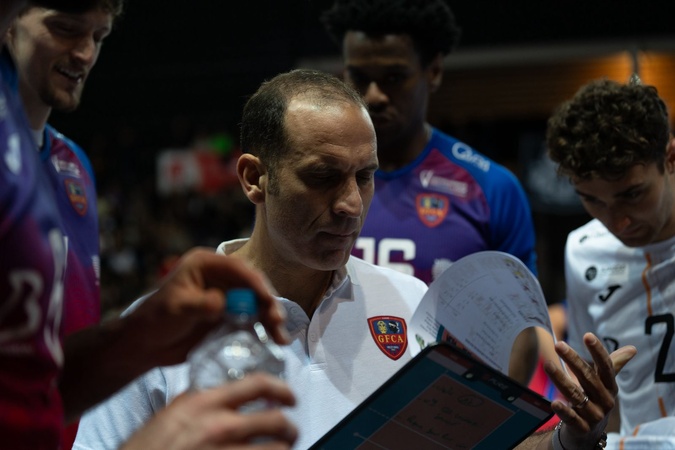 Frédéric Ferrandez et ses hommes se sont inclinés face à Chaumont en 8e de finale de Coupe de France (3-2). (Photos Paule Santoni).