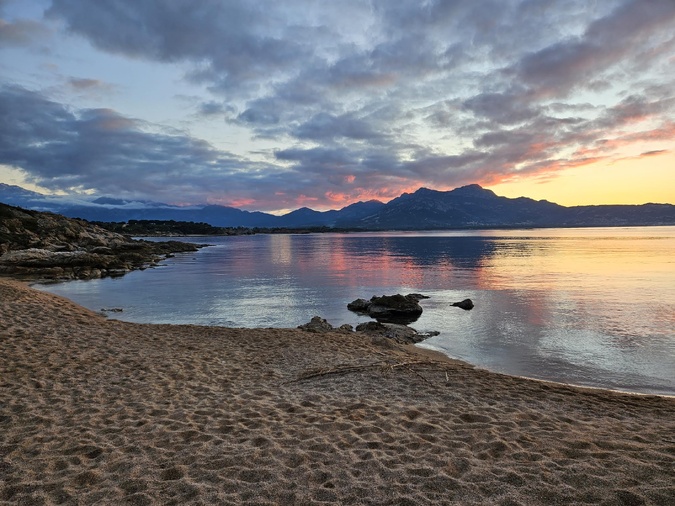 La photo du jour : Enchanteur coucher de soleil à Lumiu