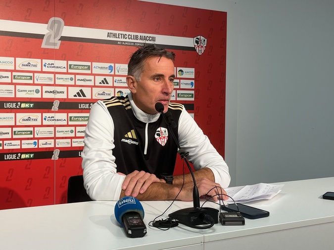 Thierry Debès, le coach de l'ACA, appelle à la mobilisation des supporters face à Caen.