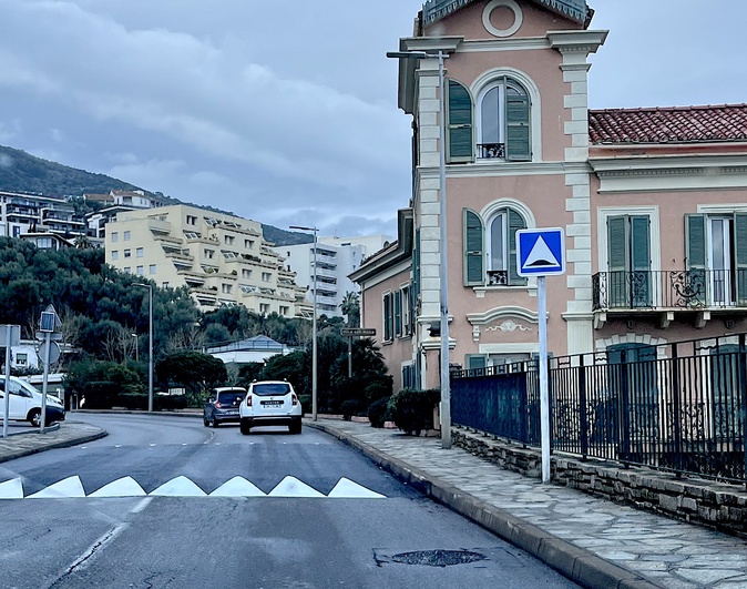 Des gendarmes couchés en plus à Toga et ailleurs (Photos T. M)