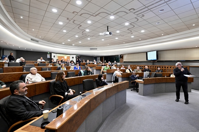 Pierre Pugliesi a présenté le rapport d'orientation budgétaire 2025 (photo : Direction de la communication de la Ville d'Ajaccio)