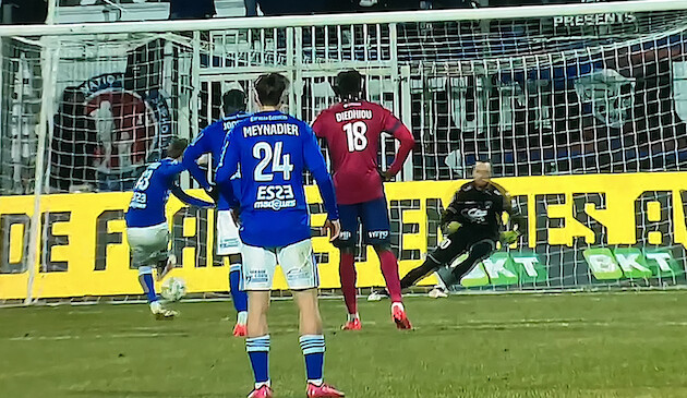 Le but sur penalty de Ducrocq : le contre-pied parfait