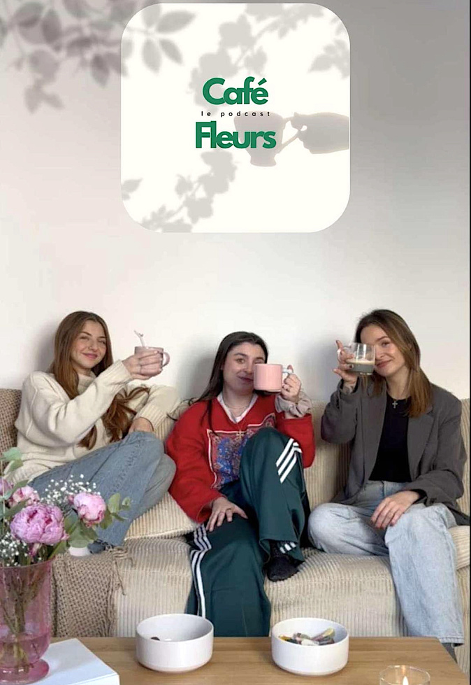 Emma, Joséphine et Laurie (de gauche à droite) : "vous prendez bien à café à leur santé ?