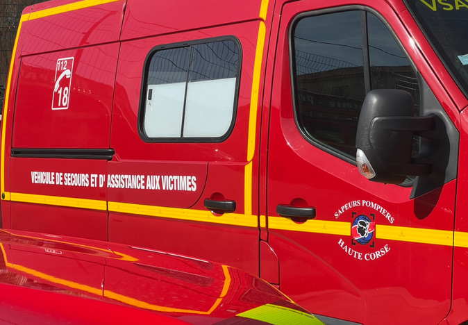 Corte : le feu sur l'essieu d'un camion transportant du gaz. La route territoriale 50 fermée