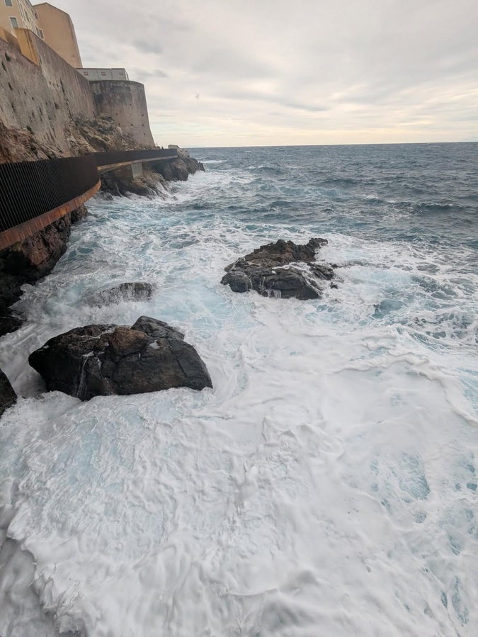 Les remous de la mer Tyrrhénienne sous l'Aldilonda (François-Marie Luciani)