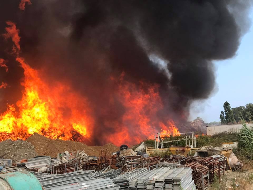 Le feu a été particulièrement virulent (Photo Philippe Tardy)