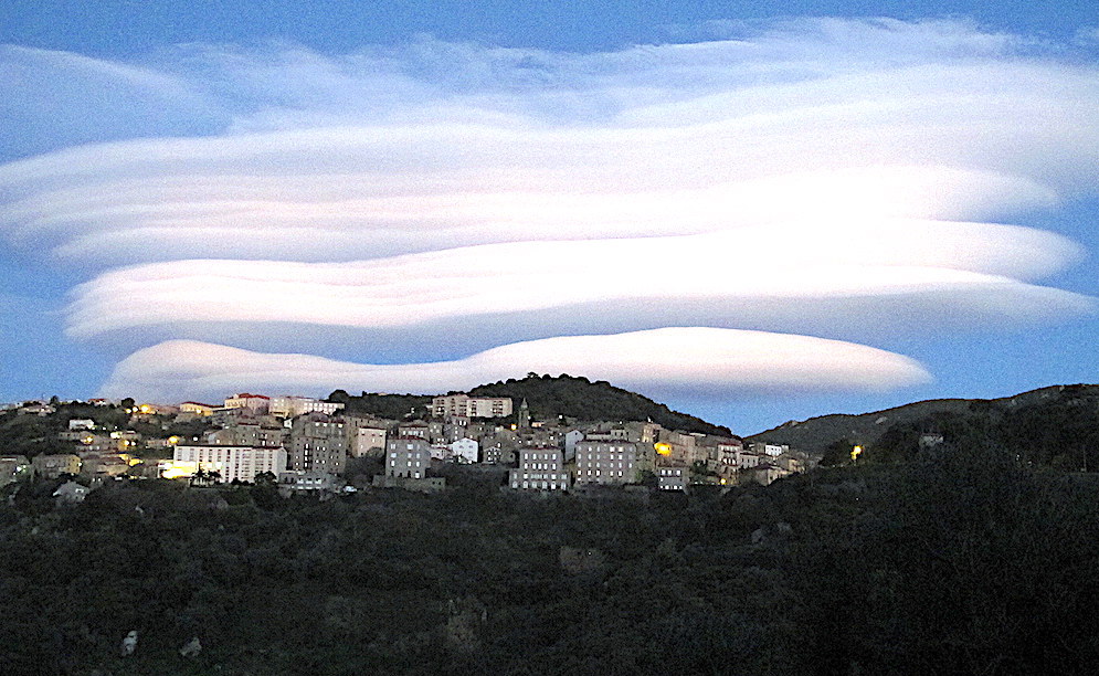 La photo du jour : Sartè sous les nuages