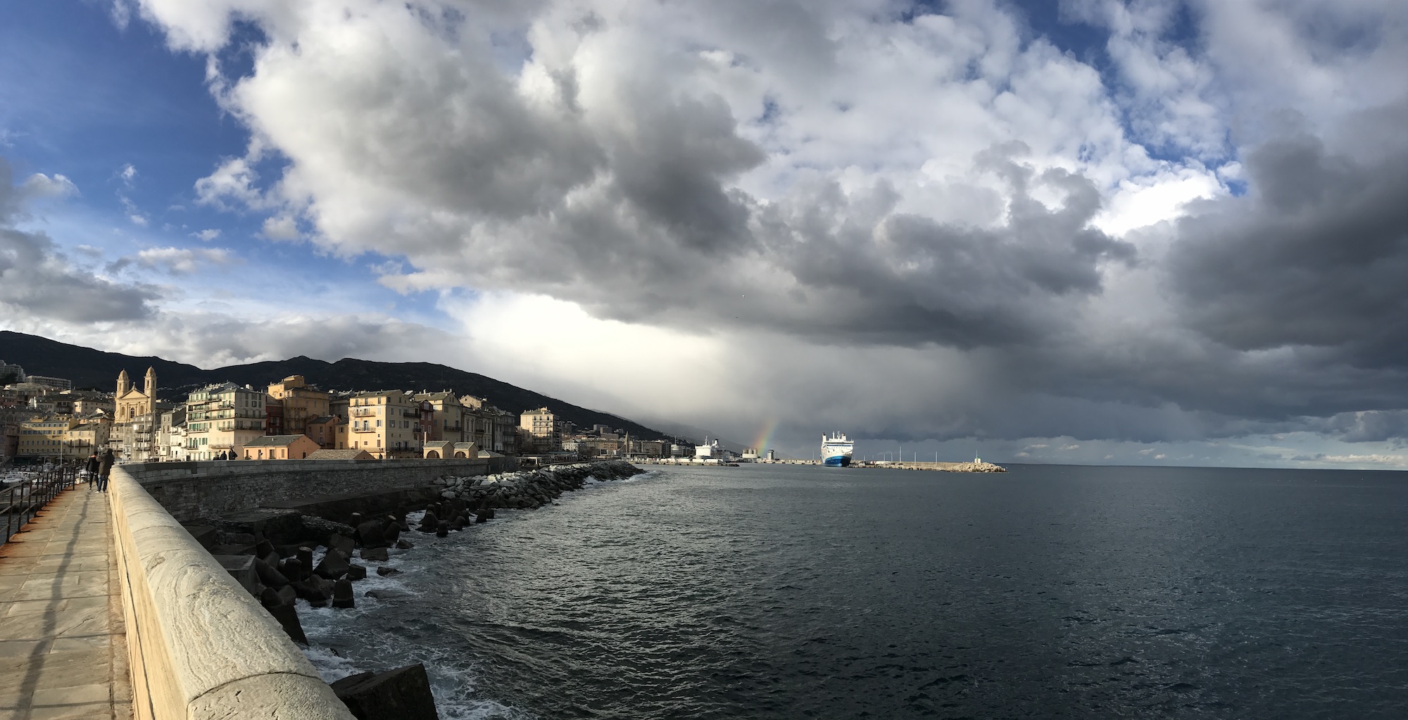 La photo du jour :  A Bastia, sur la jetée de la Madunetta 