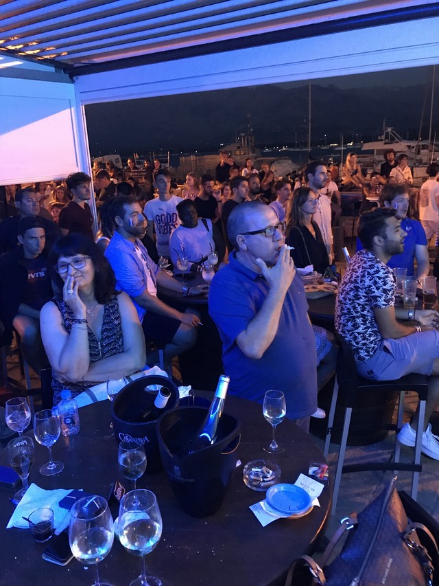 Foule sur le port de Calvi pour assister à la victoire des "Bleus"