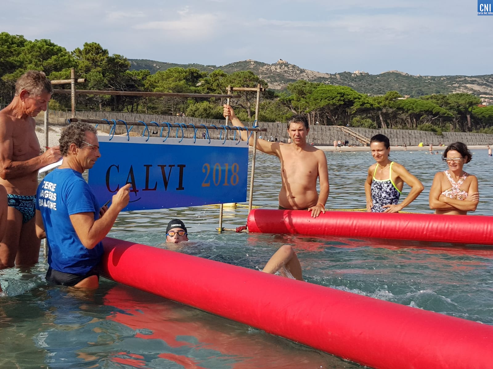 Première course de nage en eau libre dans la baie de Calvi