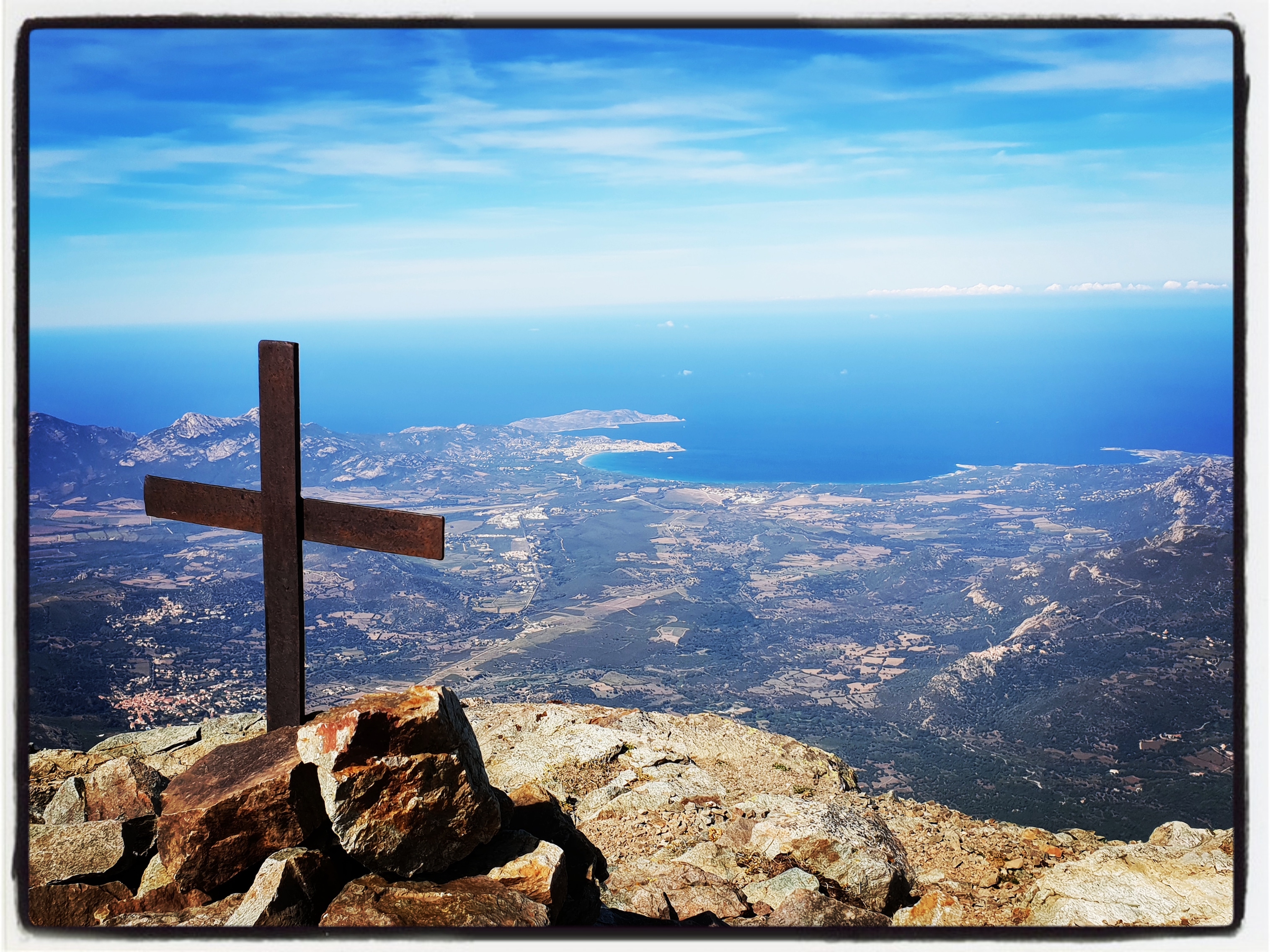 La photo du jour : A 1 937 m au-dessus de la baie de Calvi