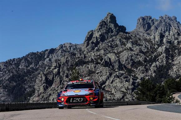 Thierry Neuville conserve sa troisième position derrière Evans et Tänak © DPPI