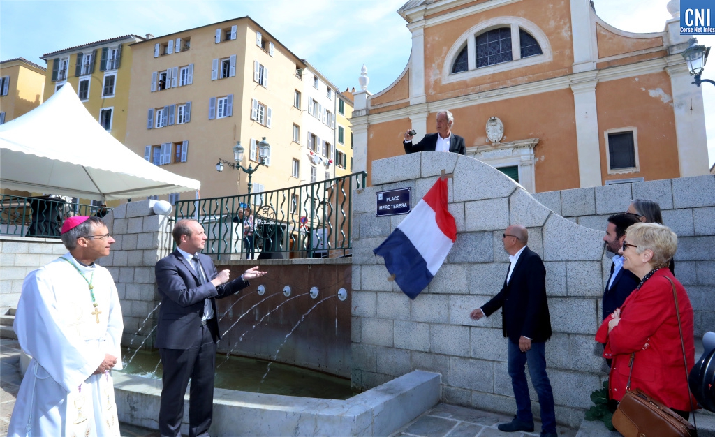 La place de la Cathédrale d’Ajaccio porte désormais le nom de Mère Teresa