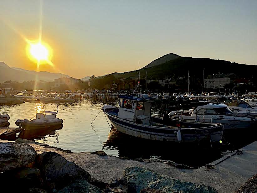 La photo du jour : le clin d'œil du Soleil à la marine de Santa Severa