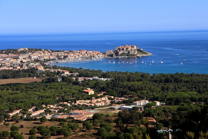 PLU et la mise à jour du Zonage d'Assainissement  consultable en mairie et sur site de la ville de Calvi