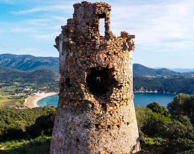 Tour d’Orchinu plage de Chiuni (Photo  Eric Panis)