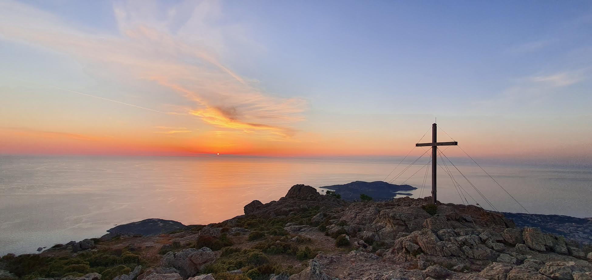 La photo du jour : le coucher de soleil vu du Capu di a Veta