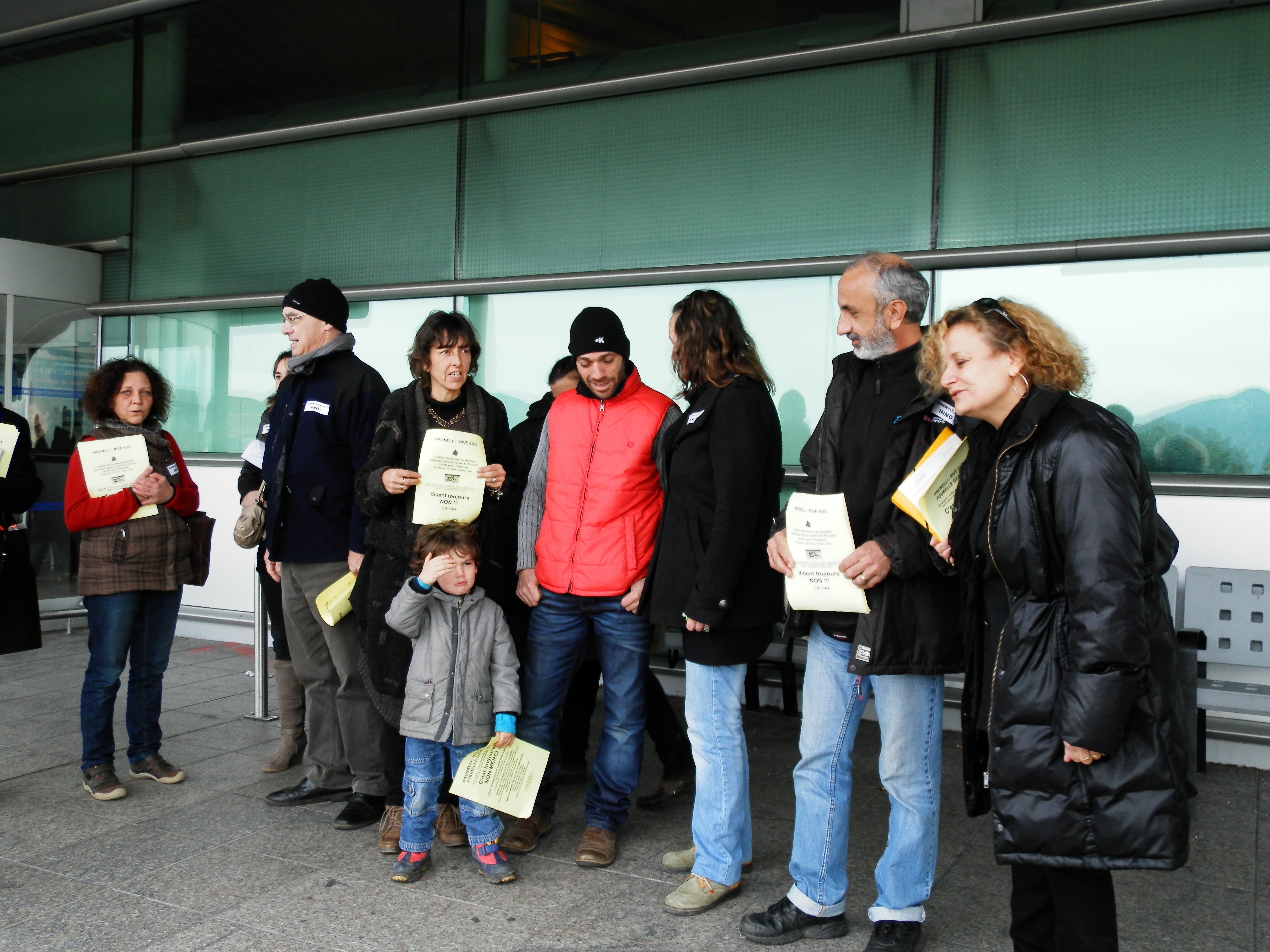 Centre de stockage d'Albitreccia : "Campa Indè Vaddi" manifeste à l'aéroport d'Ajaccio