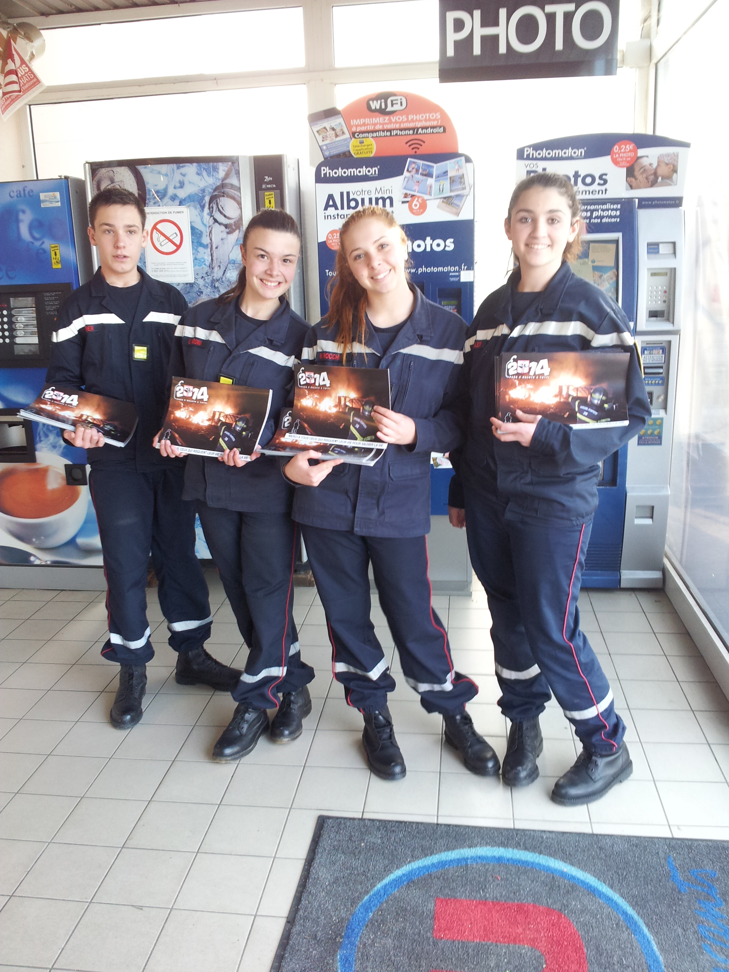 Calvi : Les jeunes pompiers ont vendu leur calendrier dans les grandes surfaces