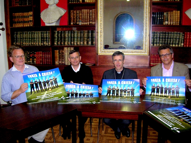 De la gauche vers la droite : Philippe de Casabianca, l'Abbé Jean-Yves Coeroli, Mgr Olivier de Germay et Patrick Bouis. (Photo : Yannis-Christophe Garcia)