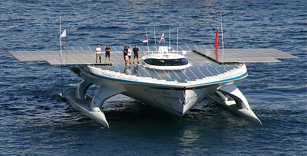 Le vaisseau à énergie Planet Solar à Ajaccio : Gérard D’Aboville en route vers la Grèce