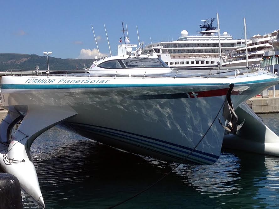 Le vaisseau à énergie Planet Solar à Ajaccio : Gérard D’Aboville en route vers la Grèce