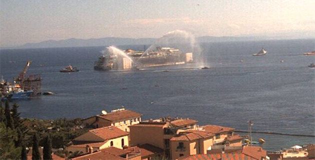 Le départ du Concordia saluée à Giglio