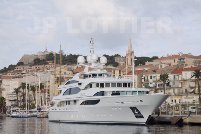 Rihanna fait sensation à Calvi