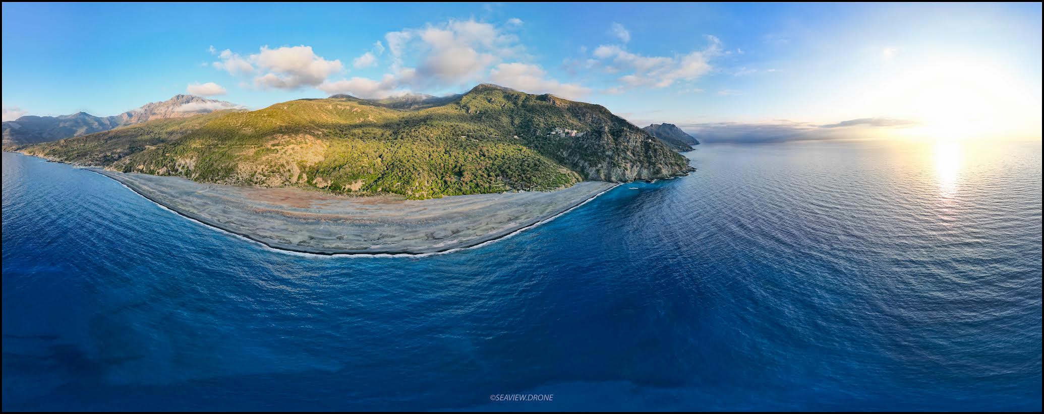 La photo du jour : coucher de soleil automnal sur Nonza et le Cap Corse