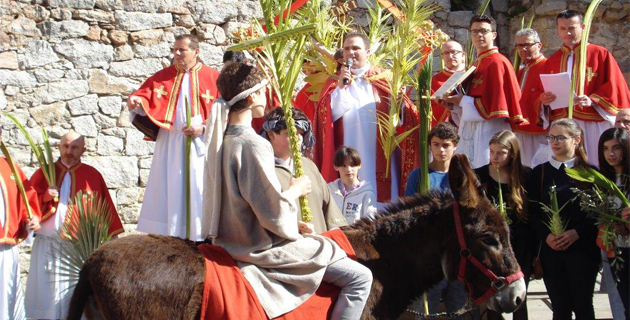 Porto-Vecchio : La procession des Rameaux avant le Chemin de croix animé par les enfants