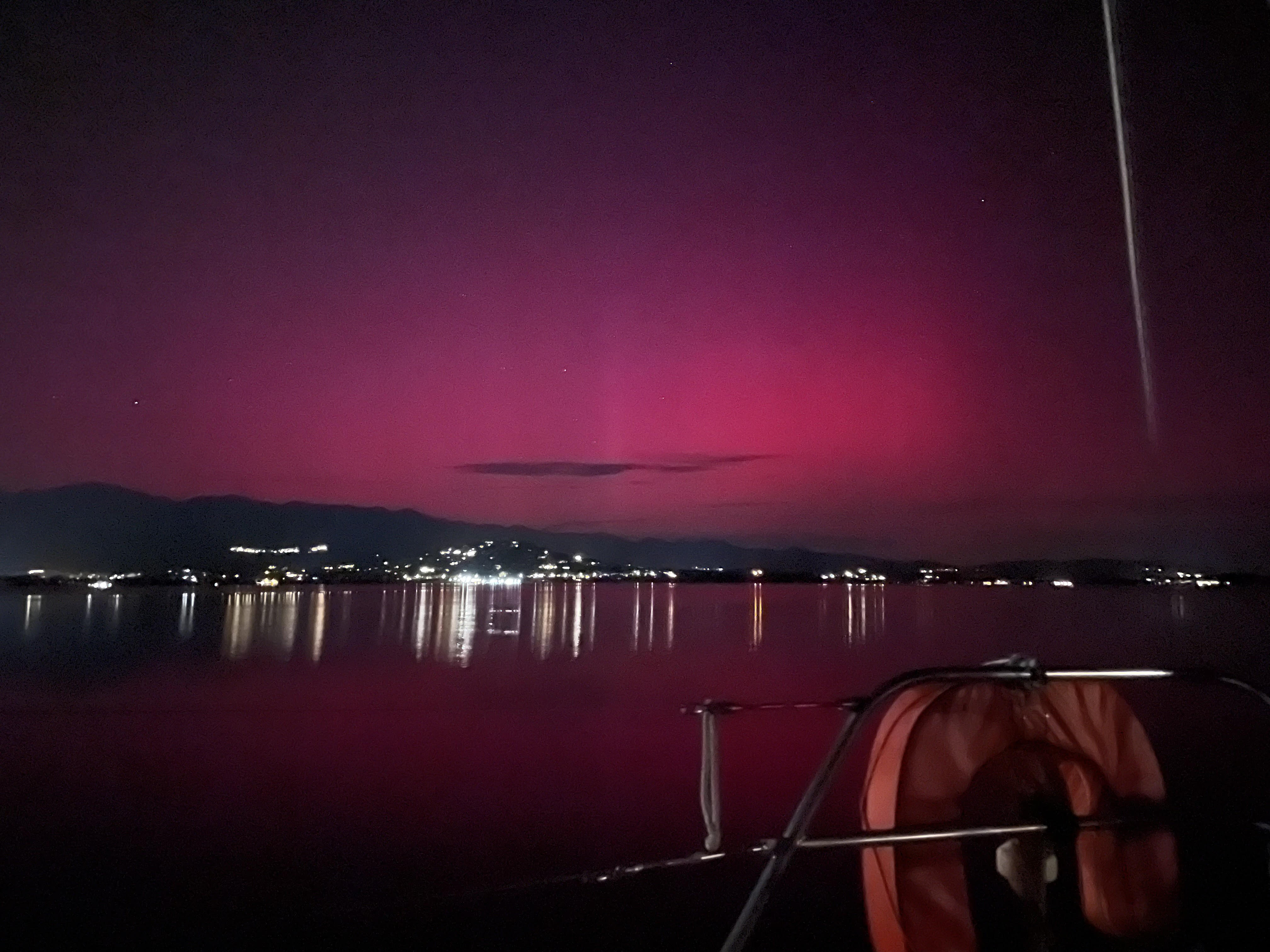EN IMAGES. De fascinantes aurores boréales observées dans le ciel corse après une tempête solaire