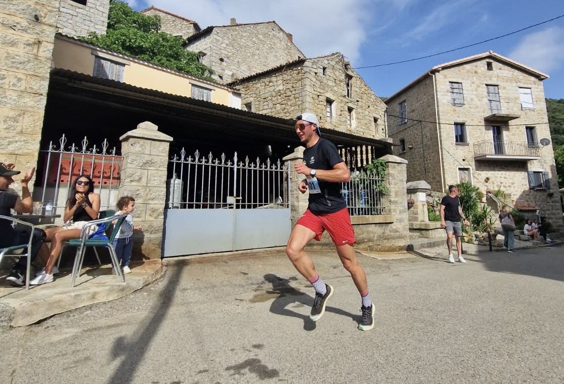 Alexandre De Susini a remporté la course de 9,5 km du trail des 4 chapelles à Guargualé (photo : Luc-Vincent Rocchetti)