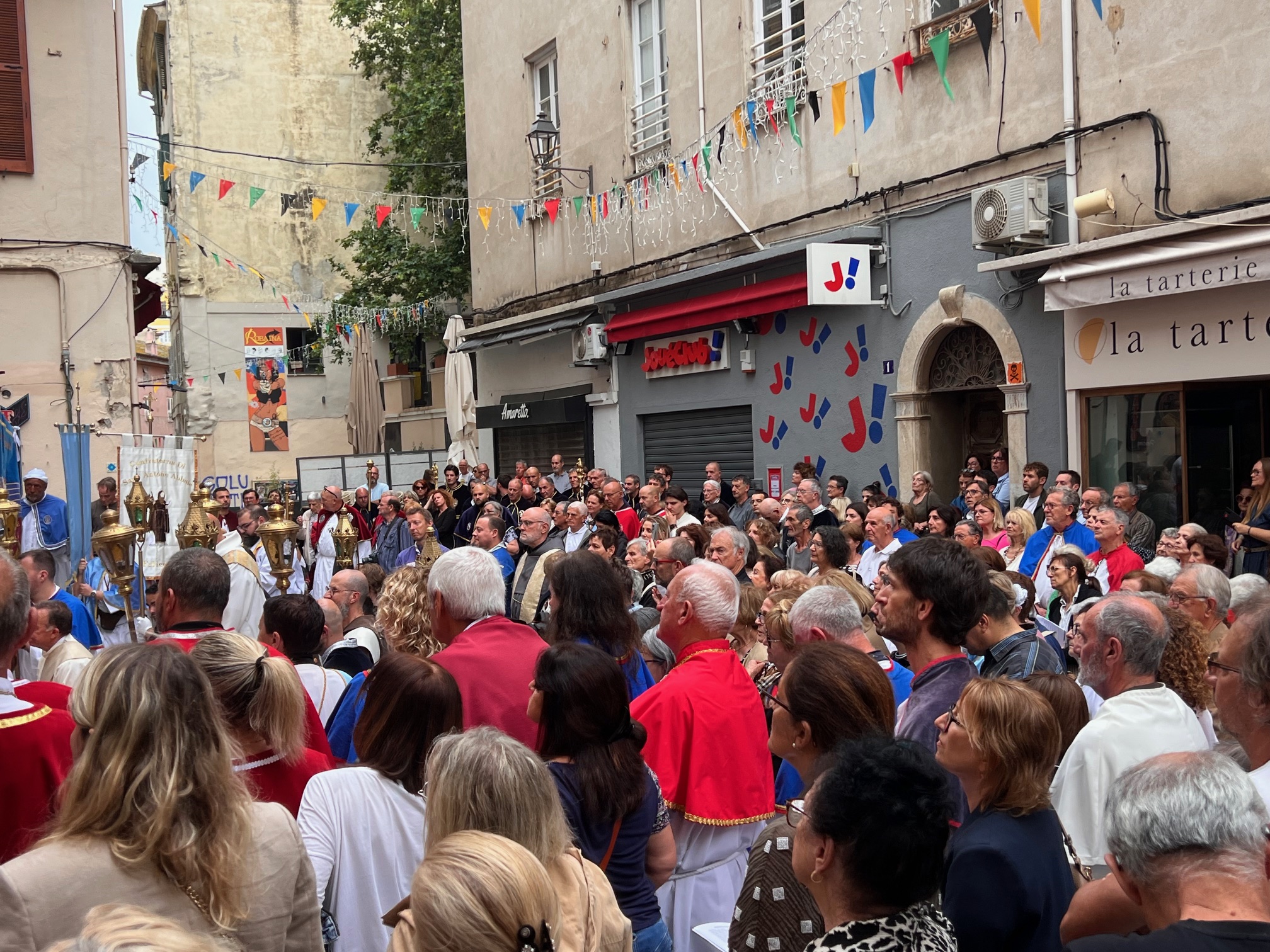 EN IMAGES - Bastia retrouve la Fête-Dieu, une tradition oubliée depuis 70 ans