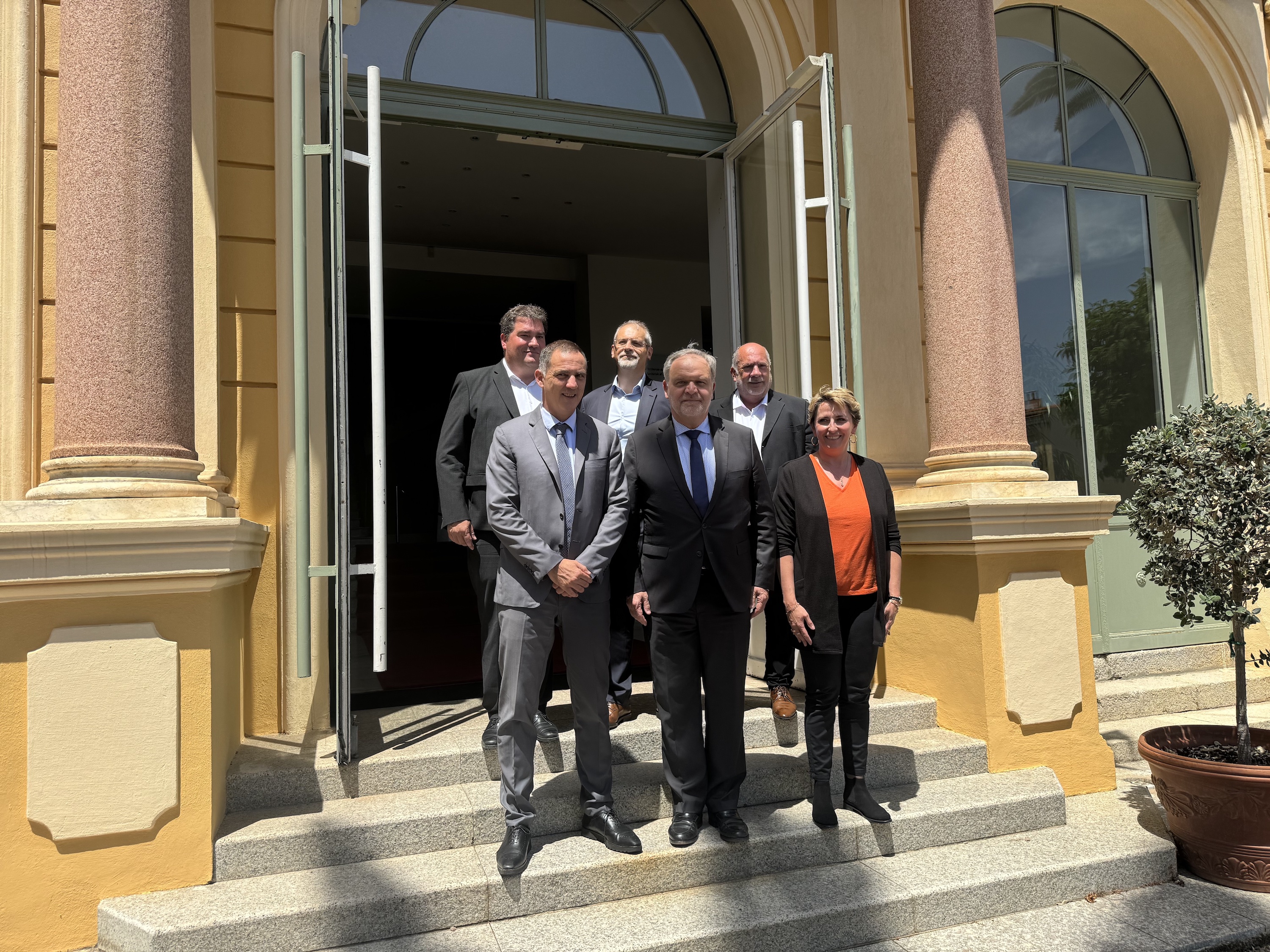 Les sénateurs membres de la commission des lois ont débuté une visite de deux jours à Ajaccio où ils ont notamment rencontré les élus de l'île par le biais d'auditions individuelles.
