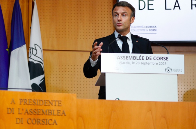 En septembre dernier, devant l'Assemblée de Corse, Emmanuel Macron s'était prononcé en faveur d'une "autonomie à la Corse" (Photo : AFP/ Pascal Pochard-Casabianca)