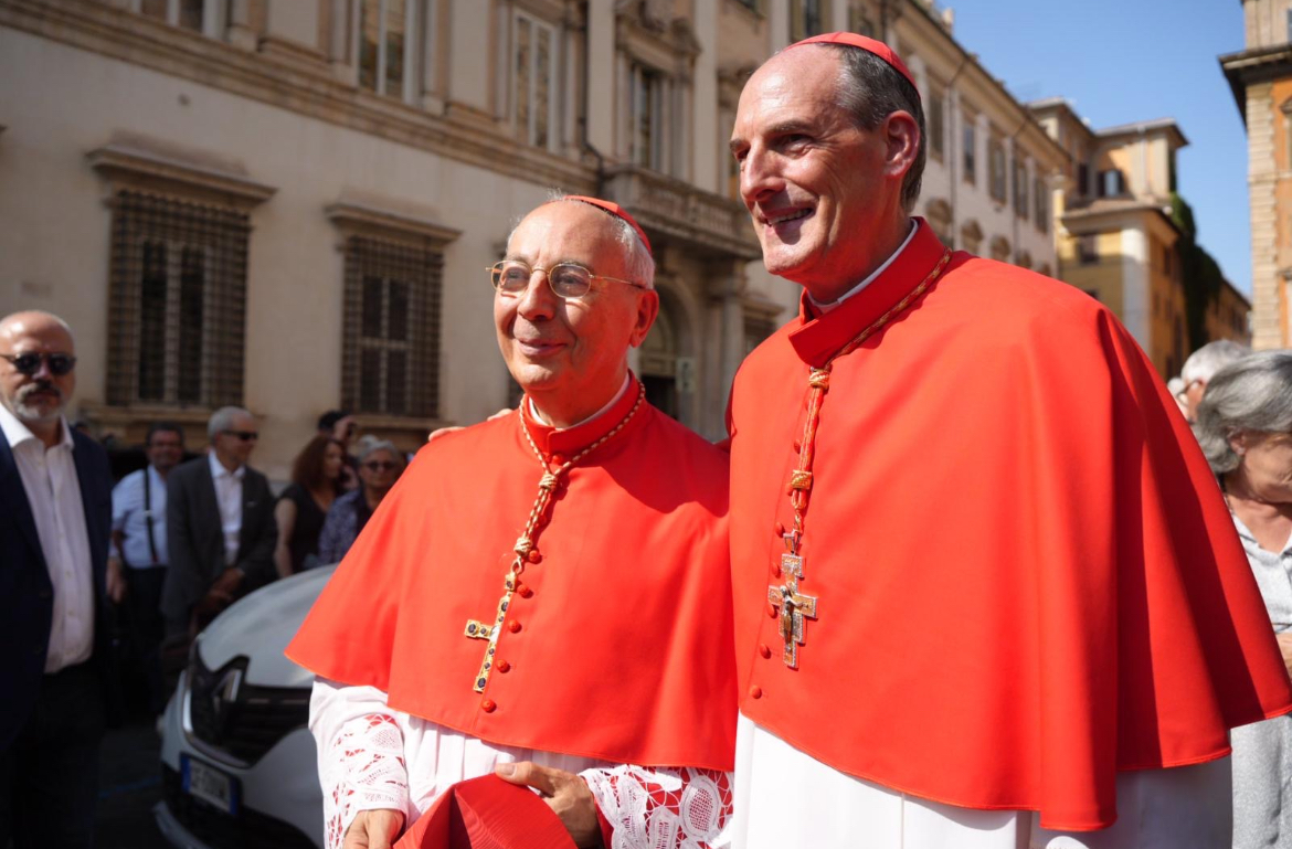 Le cardinal Mamberti avec le cardinal Bustillo à Rome le 1er octobre 2023
