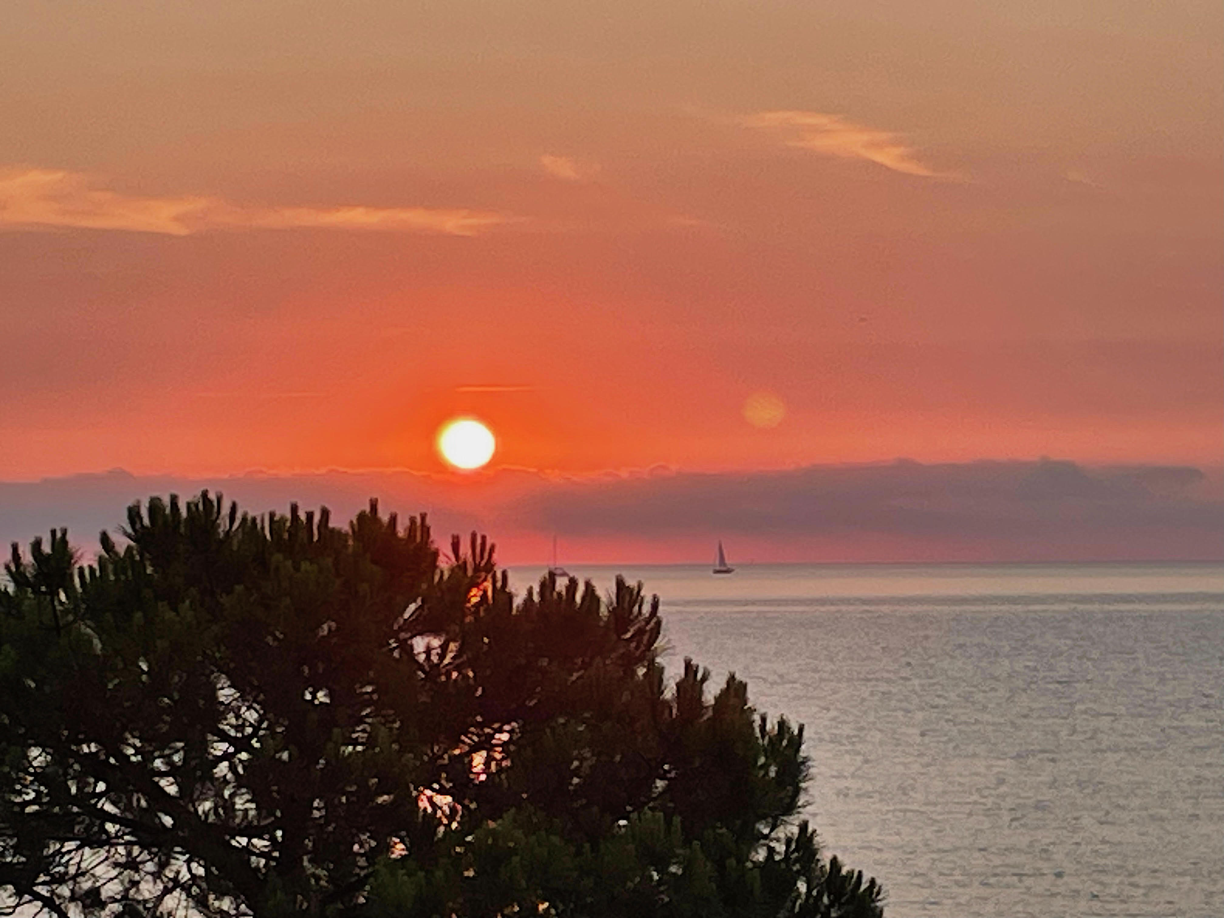 Splendide lever de soleil à Fautea (Johanna Marchioni)