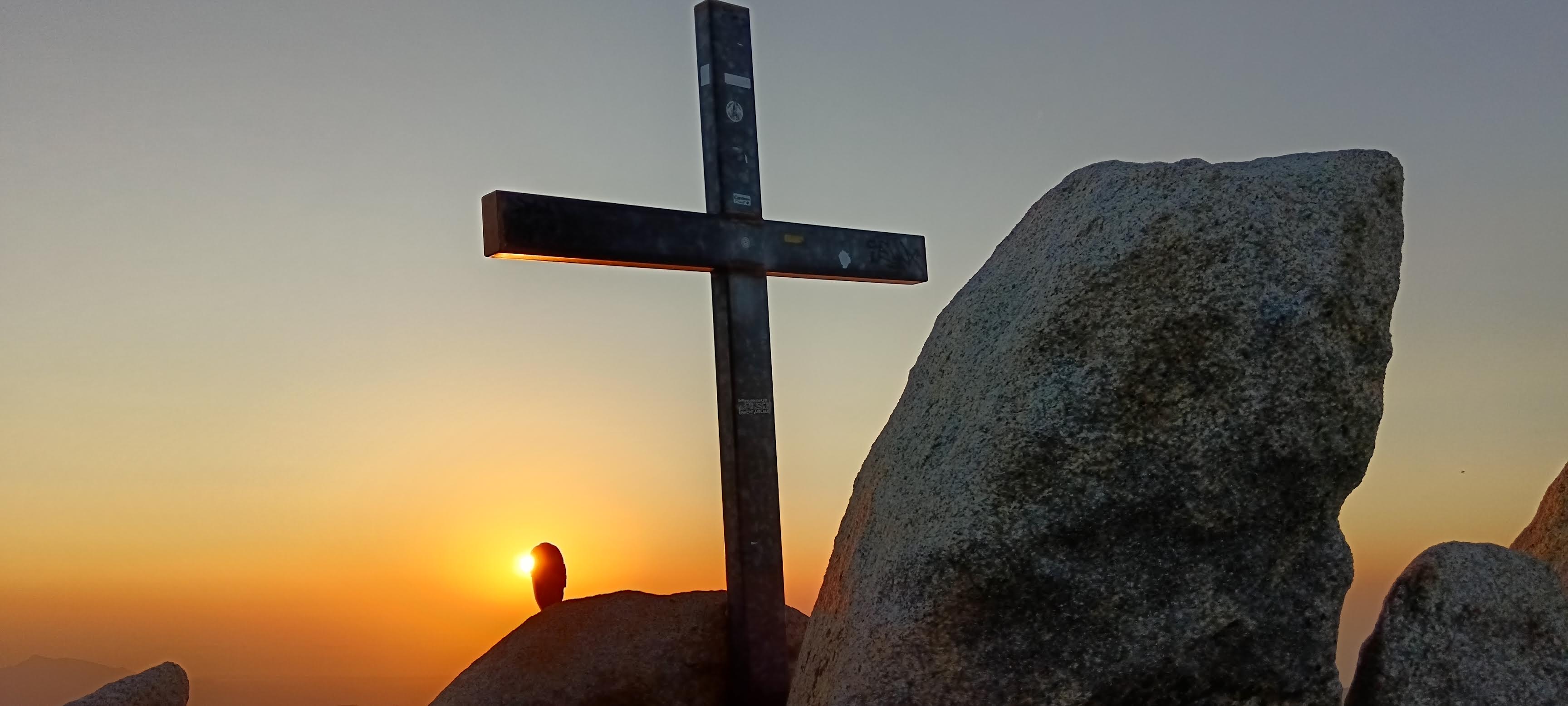 La photo du jour : lever de soleil au sommet du Renosu