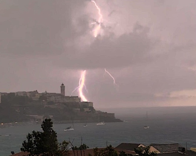 La foudre sur la citadelle de Bastia (Facebook Michèle Casabianca)