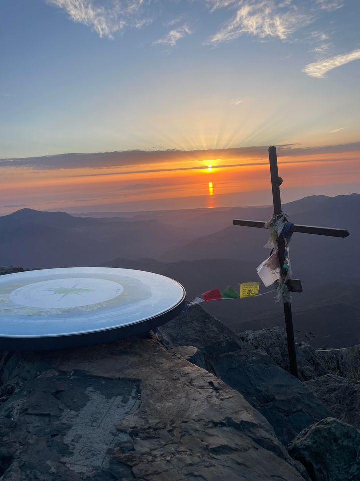 La photo du jour : au sommet du San Petrone au lever de soleil