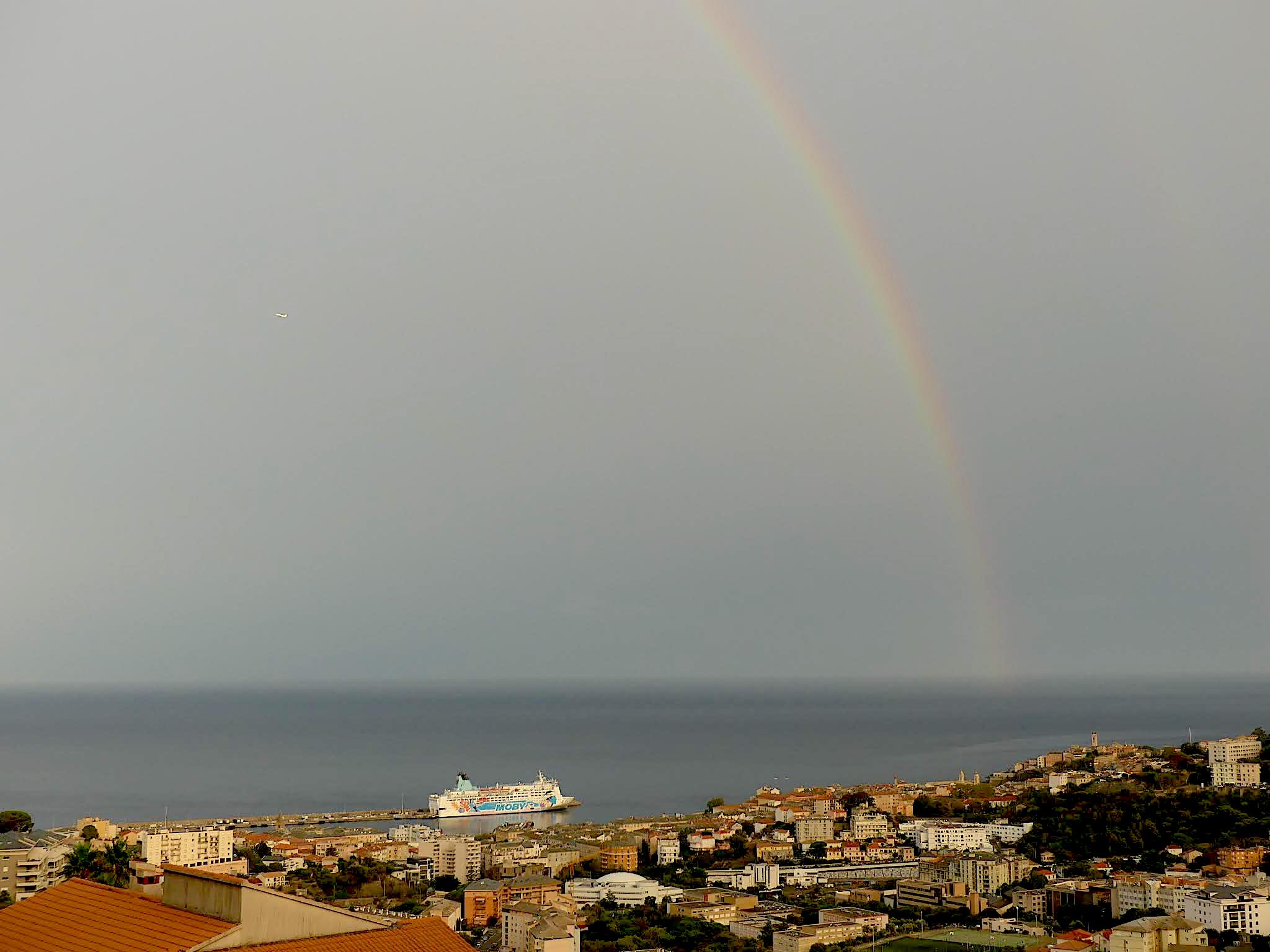 Après l'orage, l'arc-en-ciel sur la ville (Marc'andria Coppola)