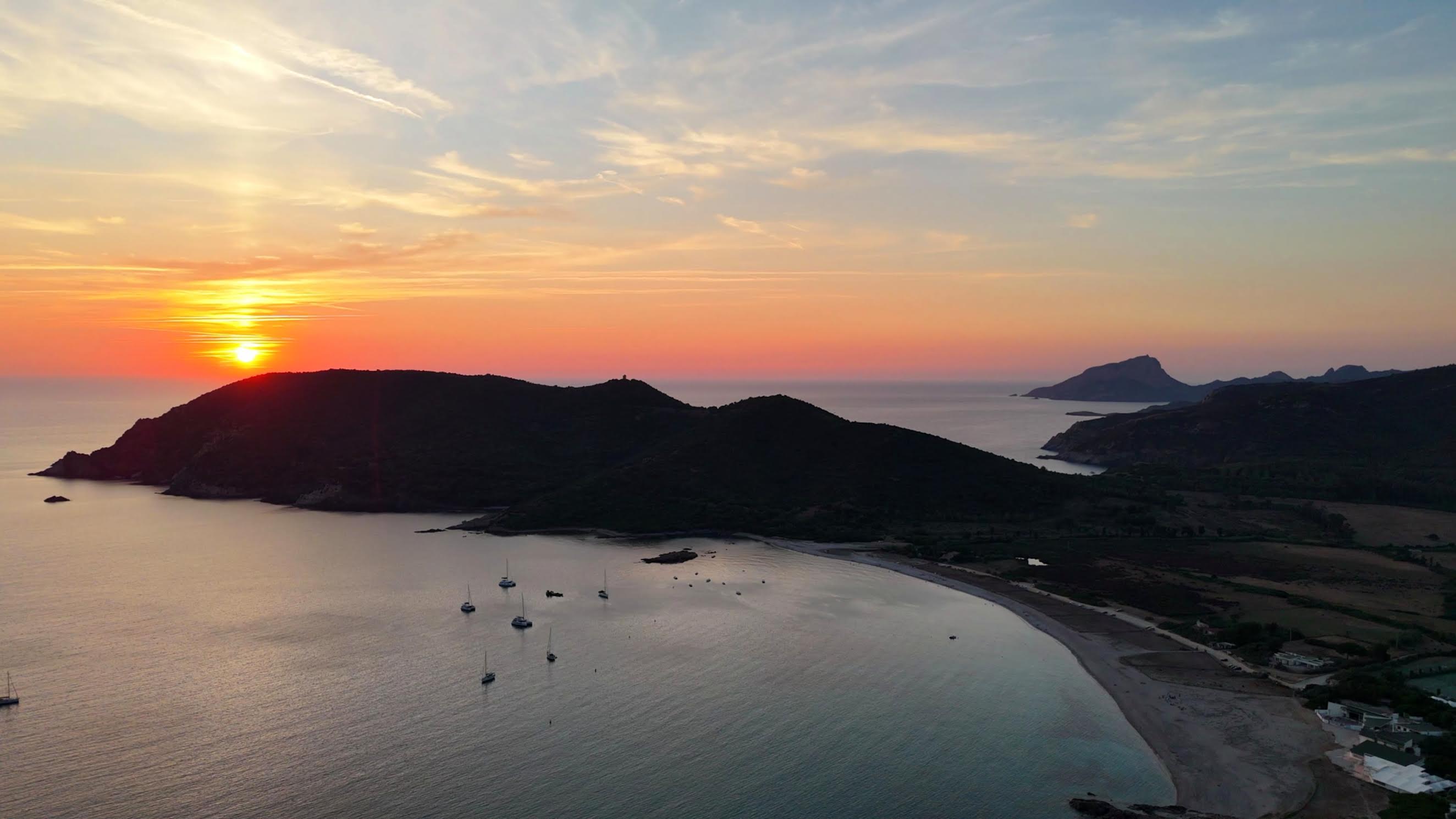 Coucher de soleil sur Punta d'Orchinu. Photo Thierry Desnoyer