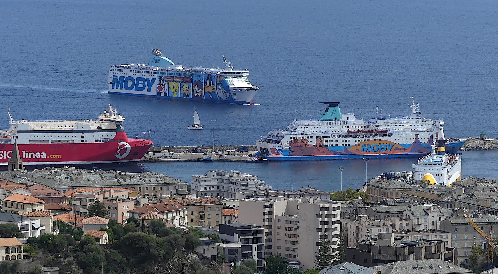 Embouteillage au port de Bastia. (Photo Marie-Jo Costa)