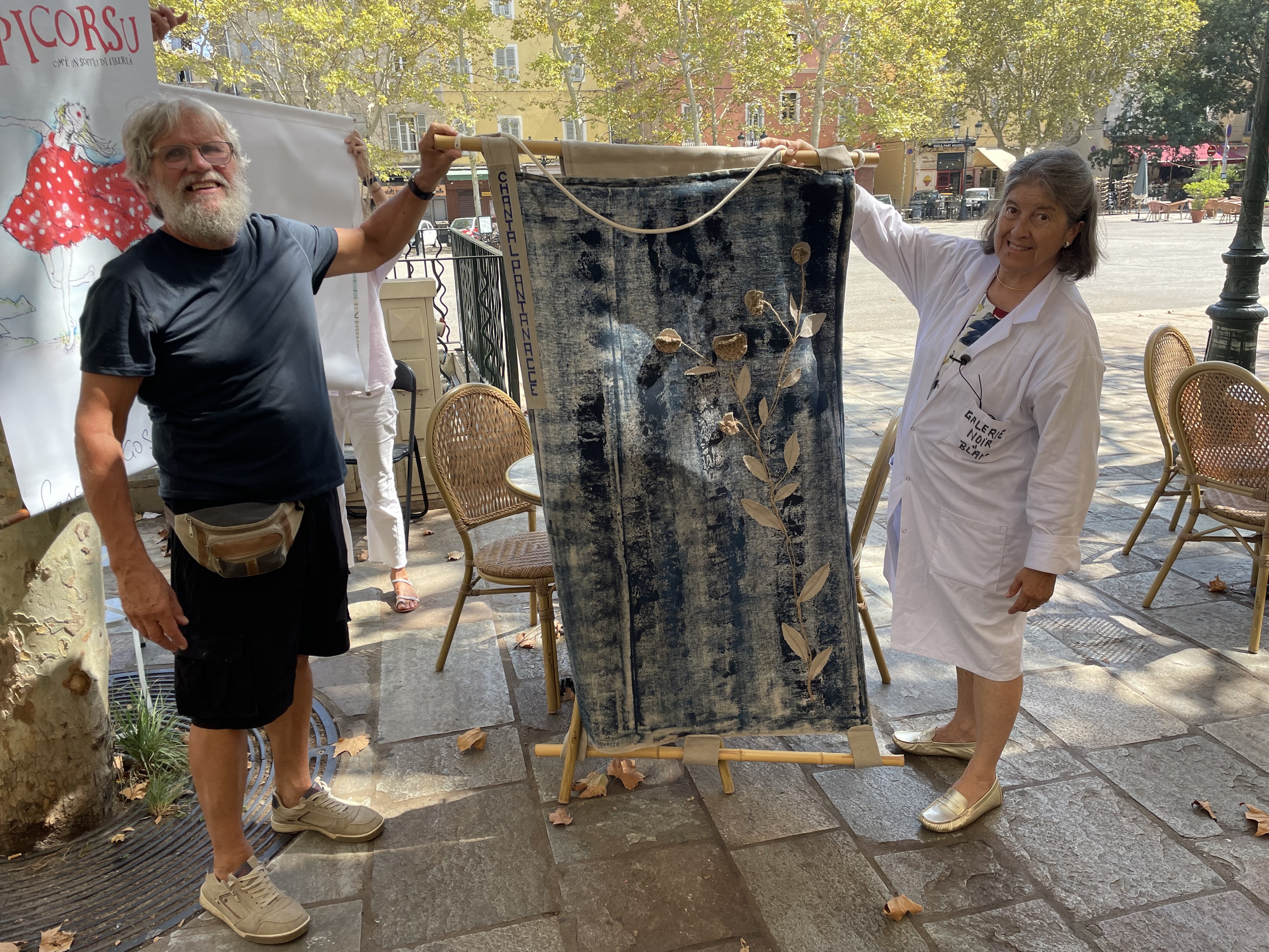 Bastia : Quand la place du marché se pare de kakémonos !